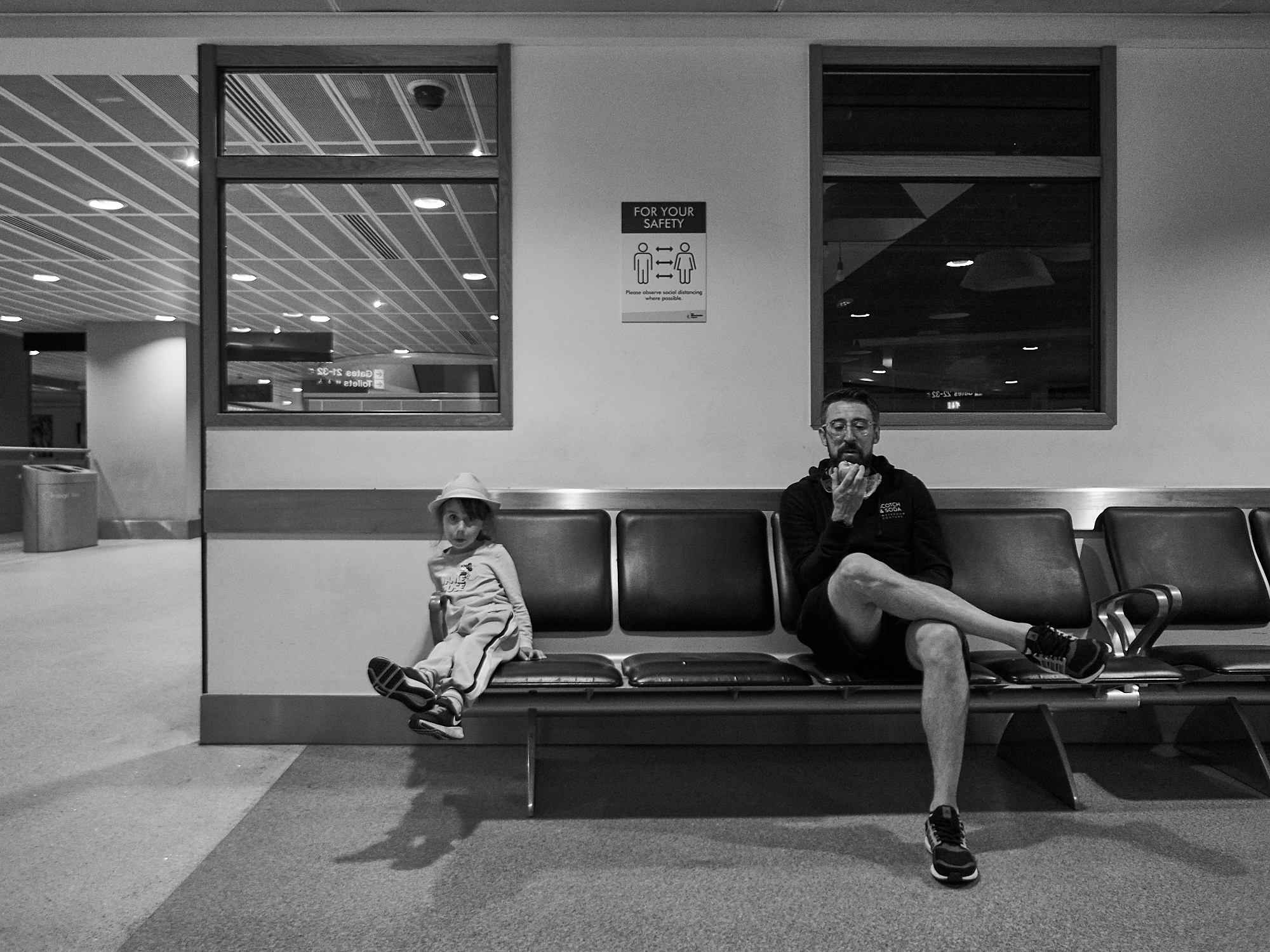 social distancing at manchester airport