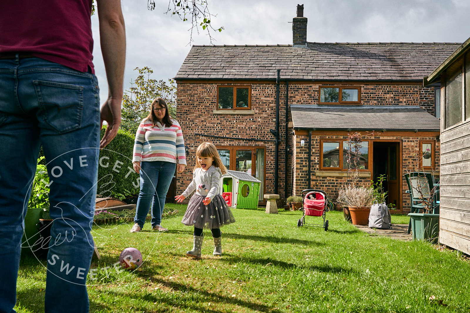 family play in garden during natural family shoot