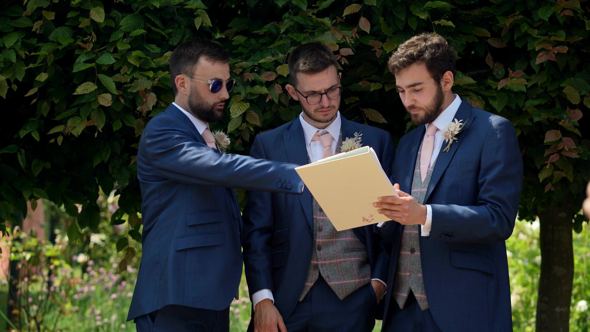 groomsman organise the group photos