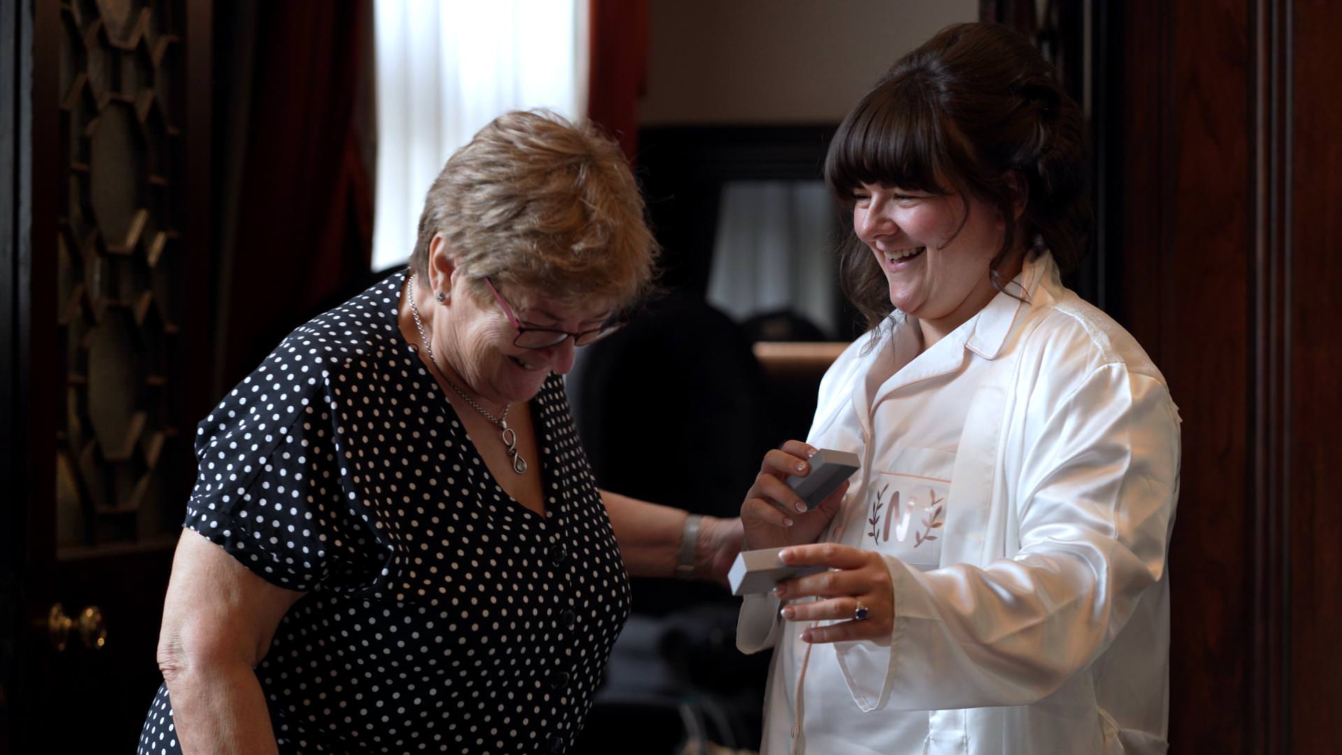 bride laughs at mum getting emotional in morning