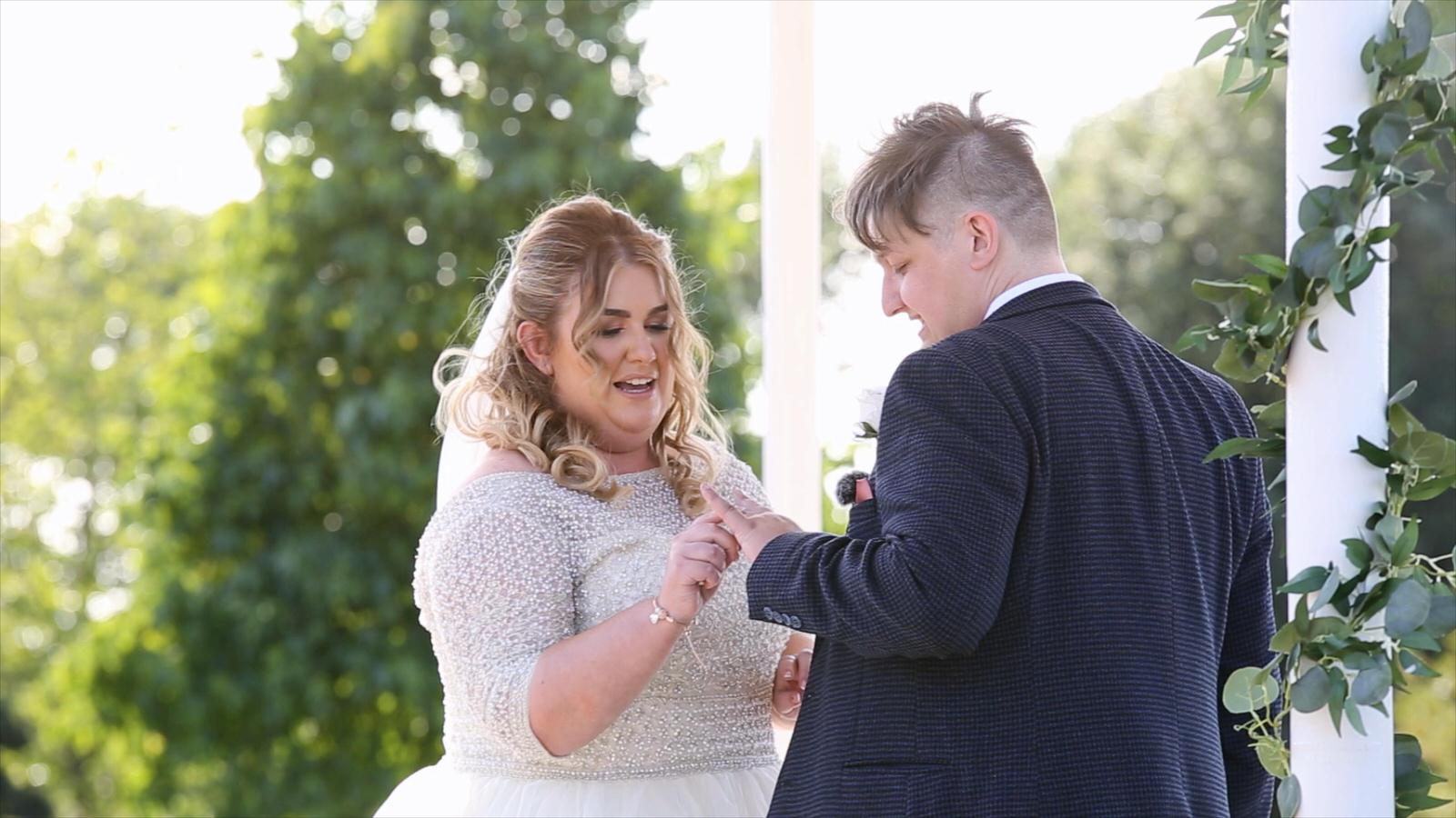 sun shines during outdoor ceremony at Isla Gladstone