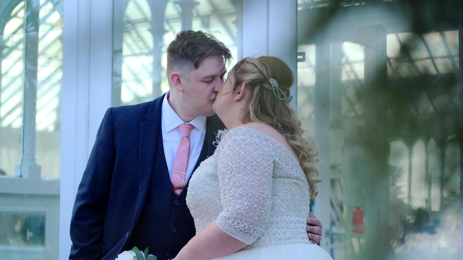 vide still of couple kissing outside Isla Gladstone