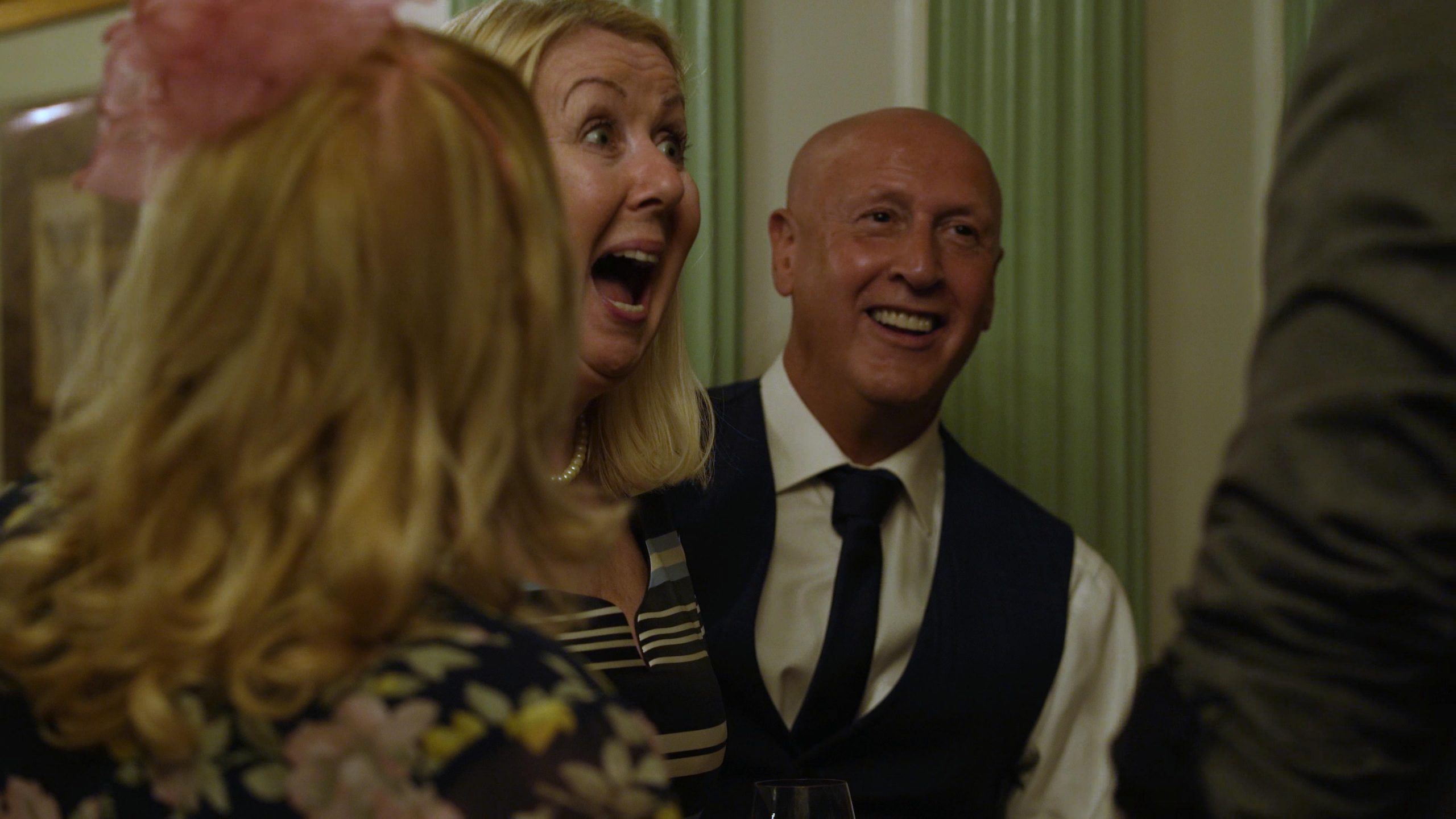 guest reacts to amazing magician trick