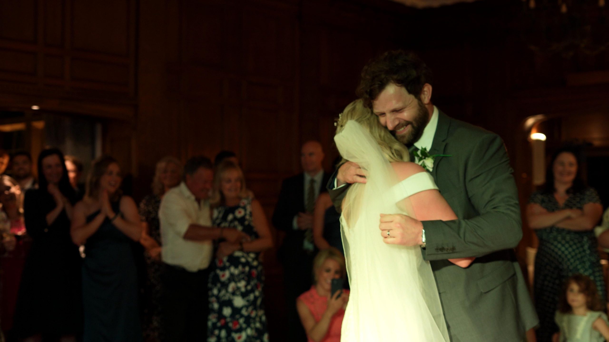 couple enjoy a cuddle on the dancefloor