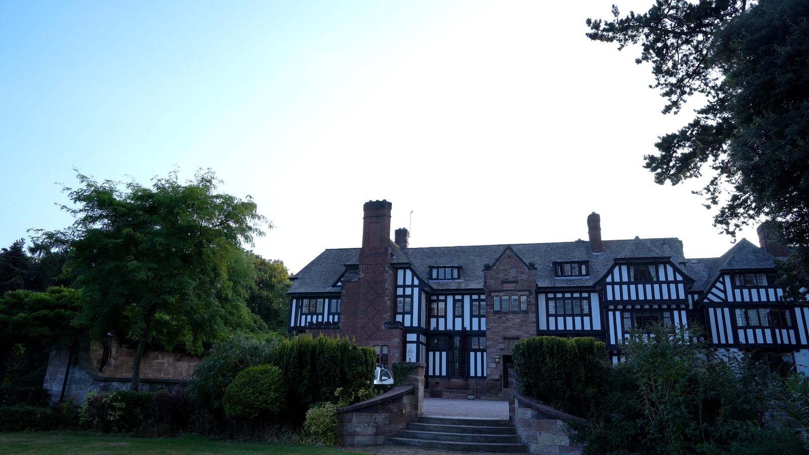 wide video of outside Inglewood Manor wedding venue