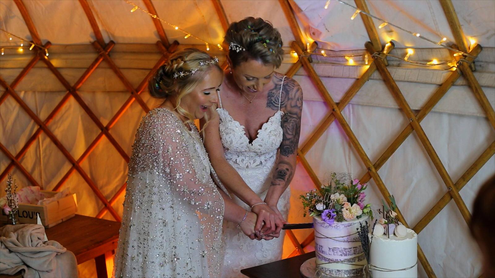 couple cut wedding cake at Chilli Barn