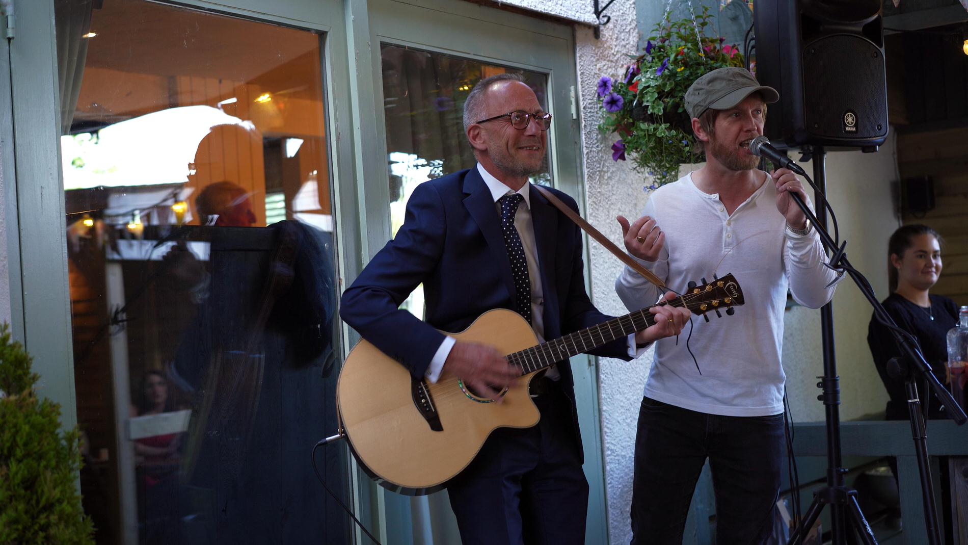 Mark Frith has guests help him entertain during reception