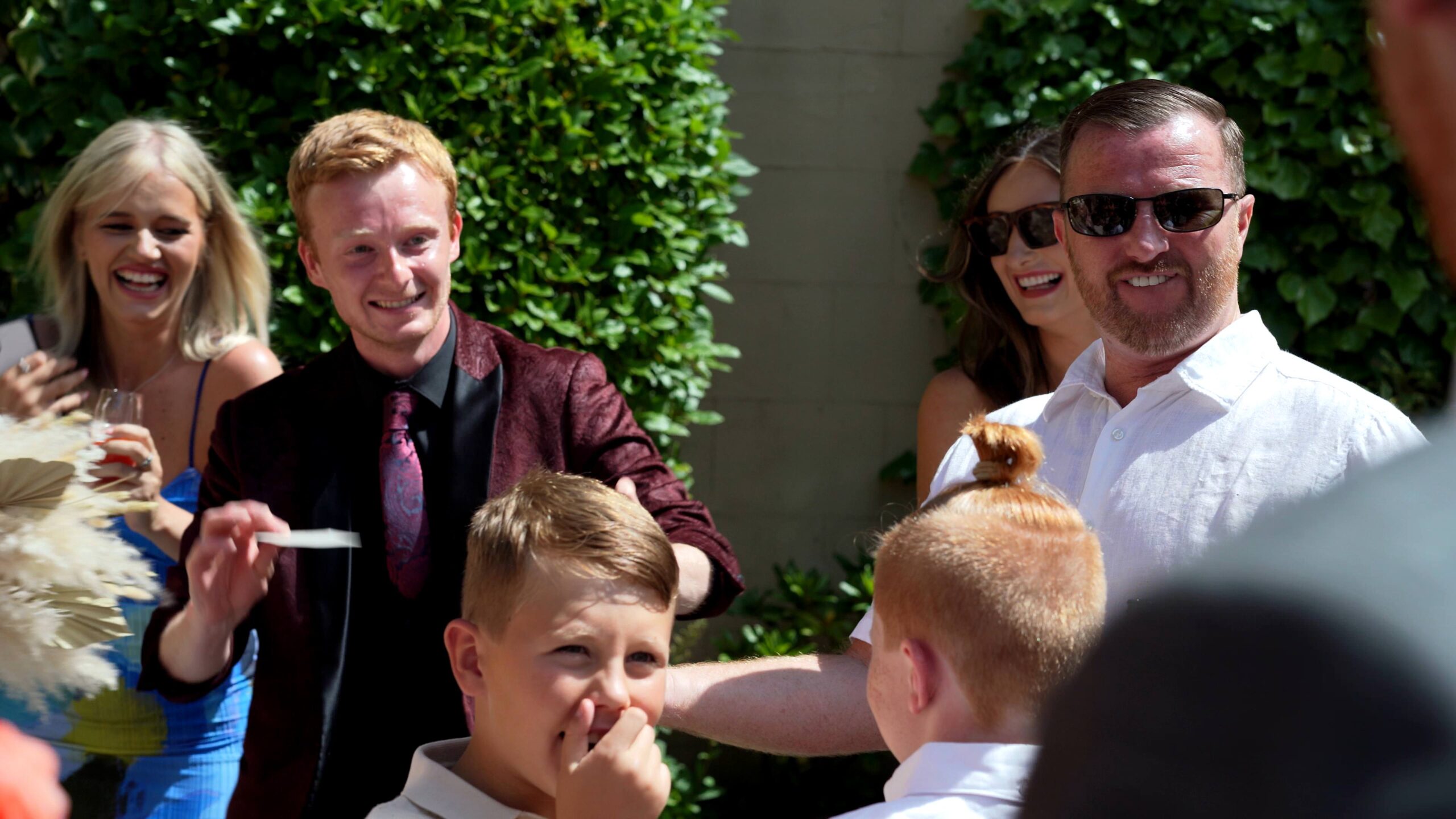 guests look confused by magic performed by Zanda magic