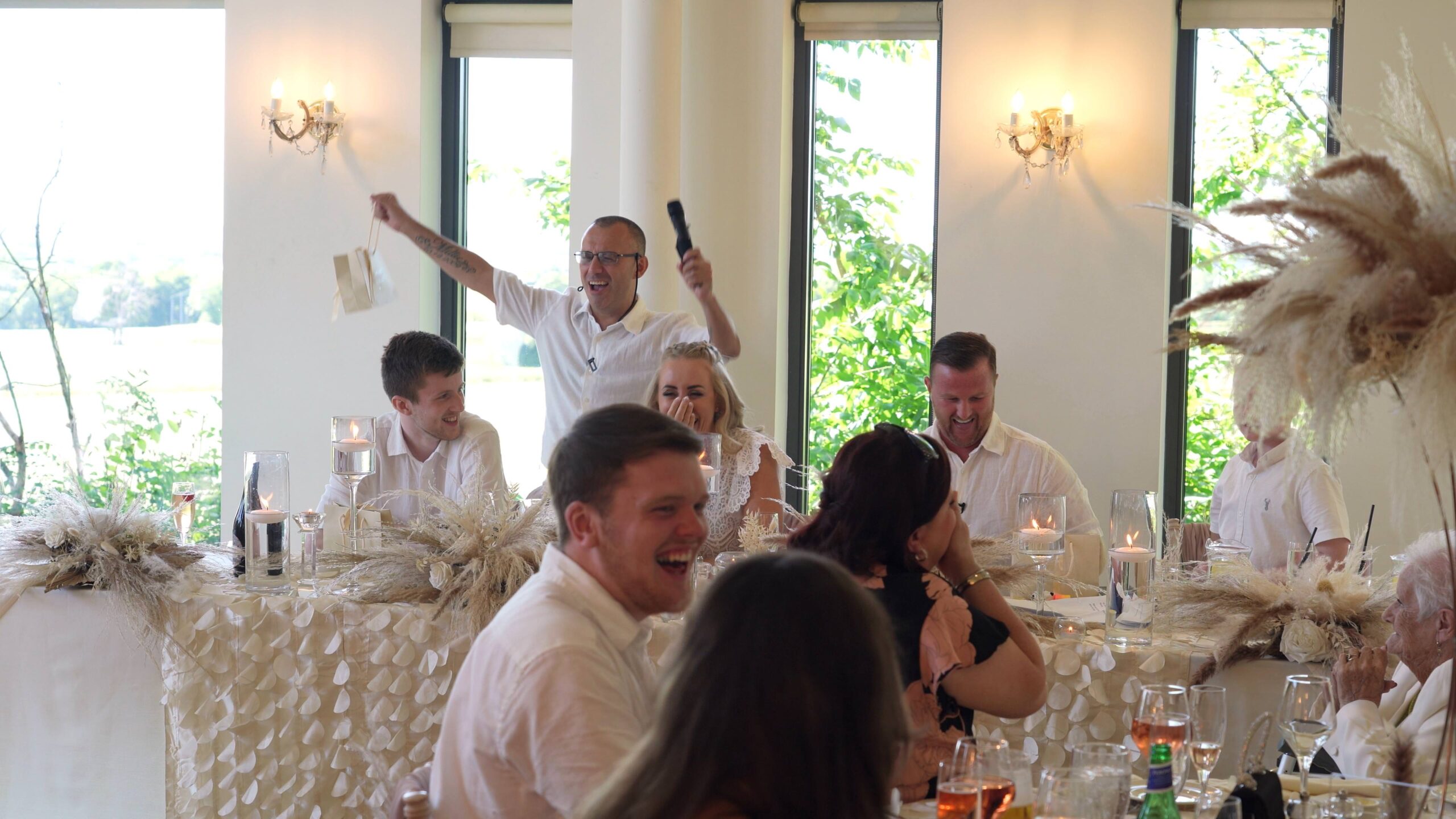 a blind best man makes a joke about not being able to see anyone