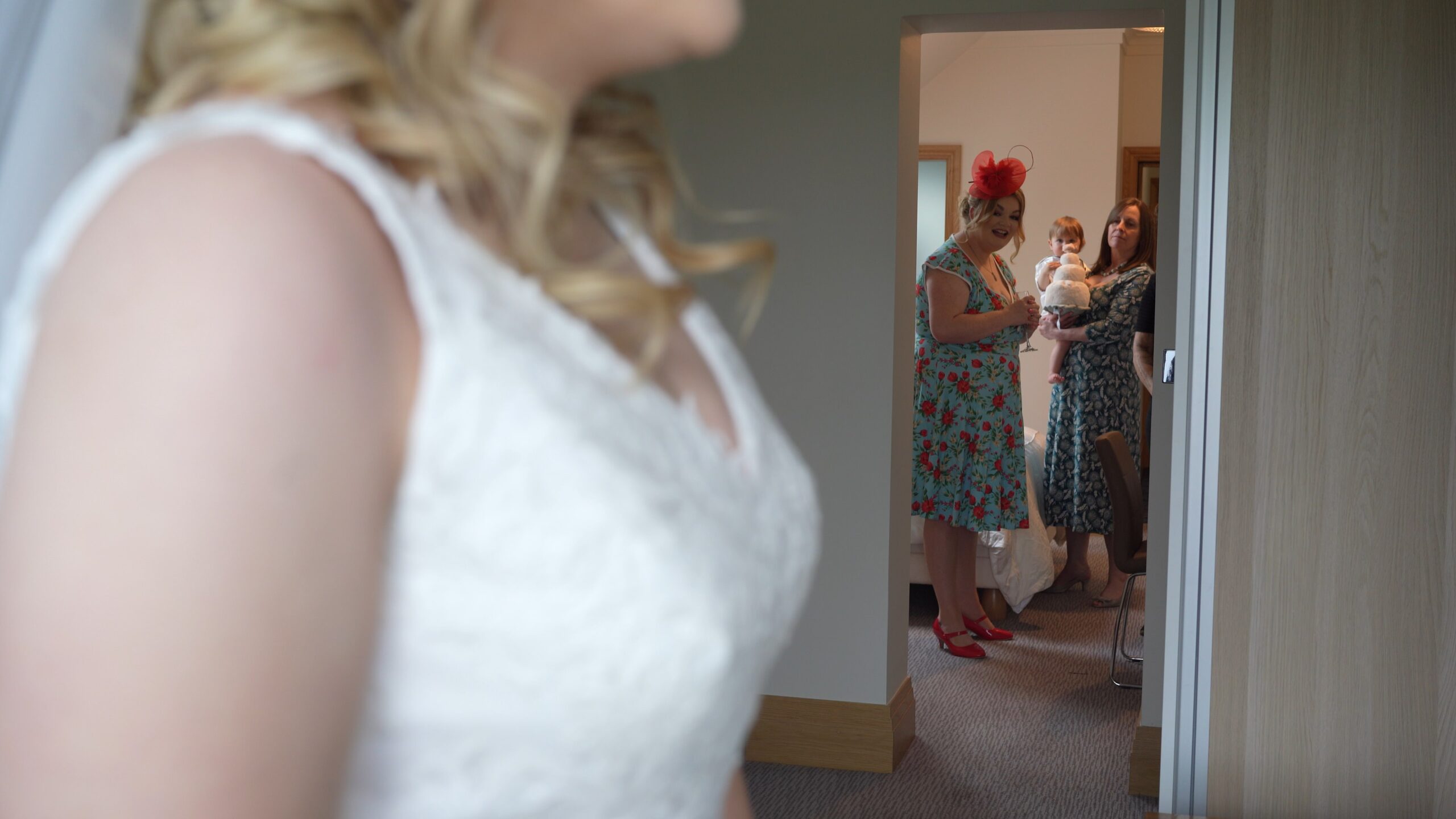 guests peek in as the bride gets ready at The Saddleworth Hotel