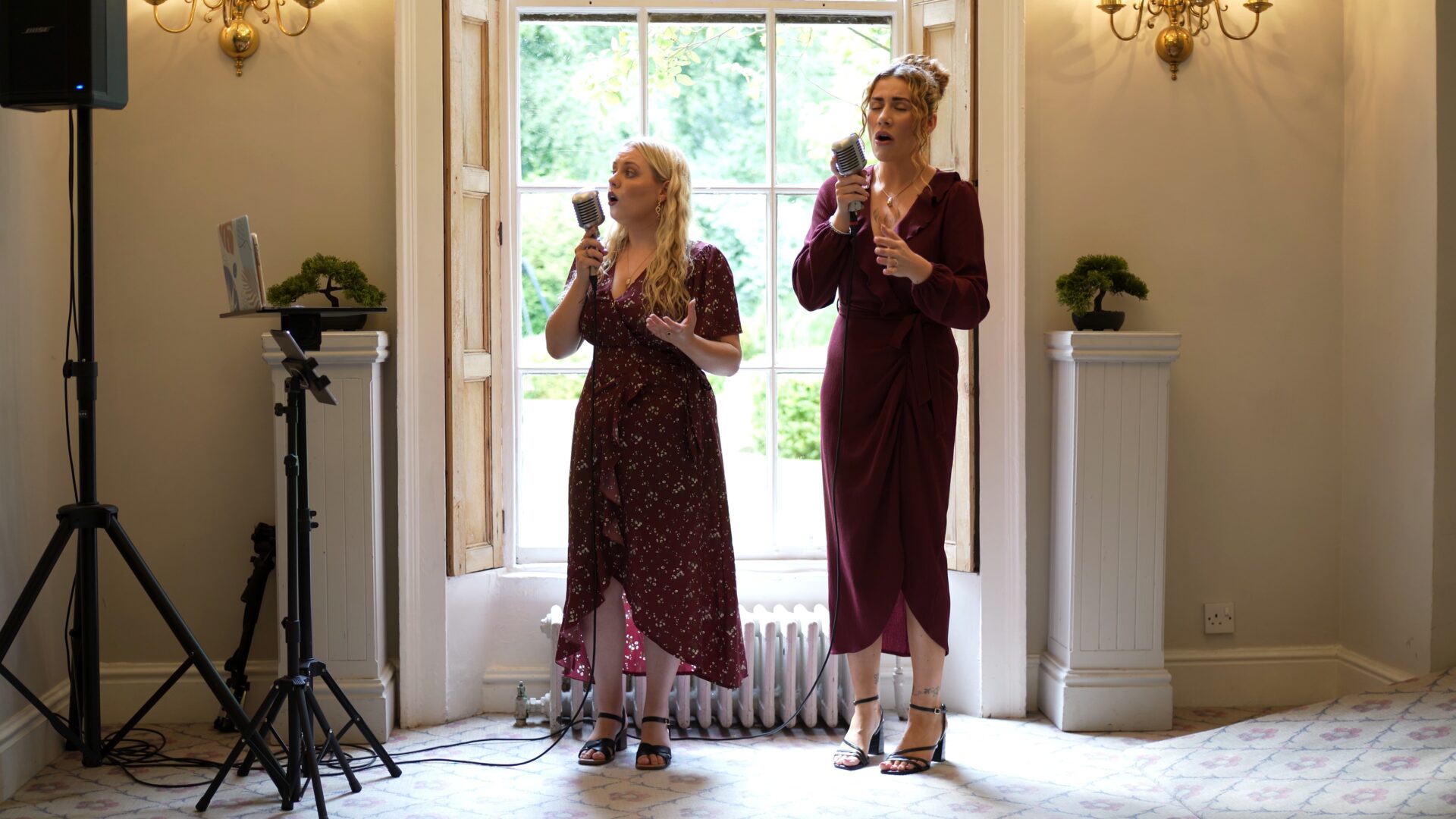 harmony wedding duo from Tiktok sing during the wedding ceremony at Statham Lodge Hotel
